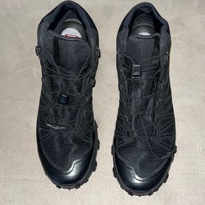NWOT Salomon men’s boots size 11